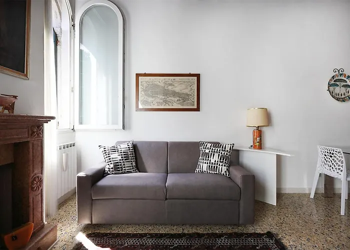 Apartamento Guesthost - Casa Del Mandolino - Cozy Near The Station! *